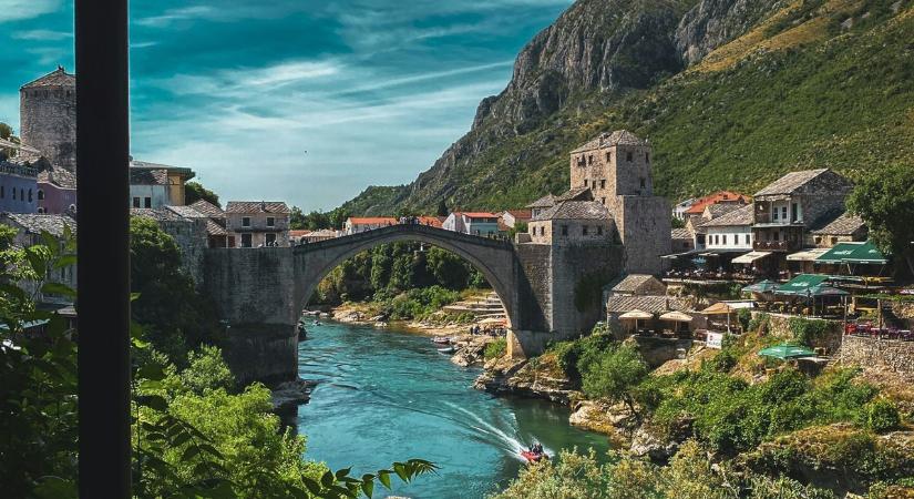 Teljesen lerombolták ezt a történelmi hidat, de újjáépítették, most pedig a világ legszebbjének tartják