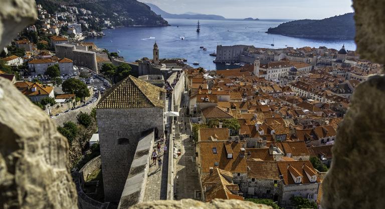 Veszélyben a magyarok egyik kedvenc nyaralóhelye, a tenger a fél várost elnyelheti