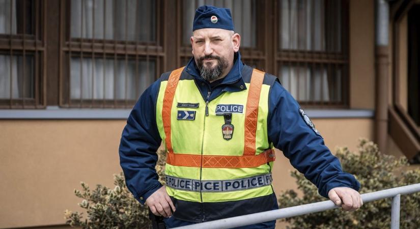 Megszólalt a rendőr: ő fogta el a fiút, aki gyerekkel együtt lopott el egy autót Szombathelyen