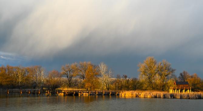 Melegfrontot hidegfront követ, hétfőn és kedden zivatar sem kizárt