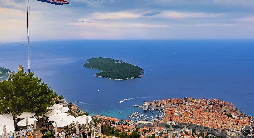 Időzített bomba ketyeg az Adrián: centiről centire nyeli el a víz a csodaszép várost