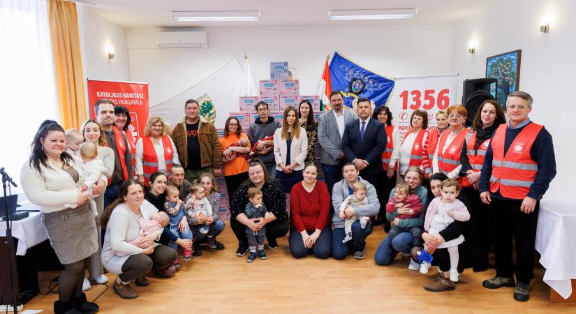 Idén is folytatódik a dm Együtt a babákért programja