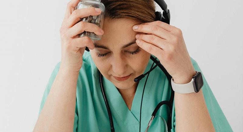 Óvnák az egészségügyi szakembereket az erőszaktól