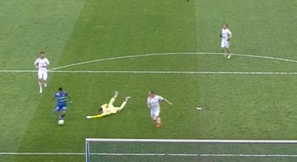 A nehezét megcsinálta az NB I légiósa, majd üres kapu mellé lőtt