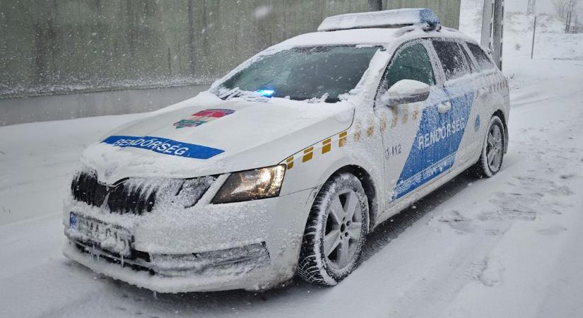 Lesodródott az útról egy autó Mersevát és Nemesszalók között