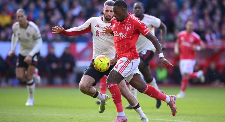 Őrületes végjátékban, a 97. percben rúgott góllal győzött a Liverpool a Premier League-ben