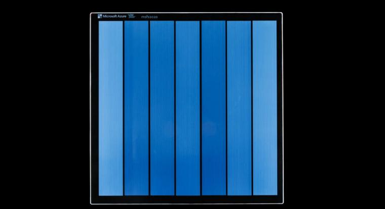 Üveglapra írja a jövőt a Microsoft, így 10 000 évig megmaradhat az adat