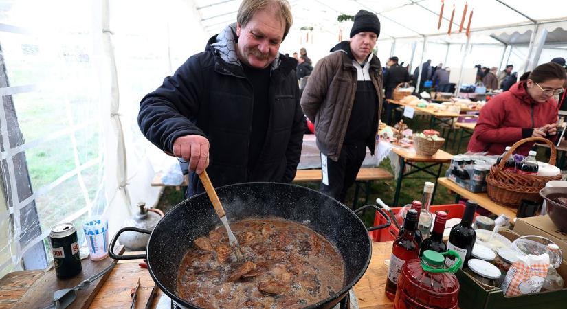 Télűző disznótoros fesztivál Kisszálláson, a település felírta magát a hazai gasztrotérképre – fotók, videó