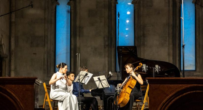 Stabat Mater – nagyböjti kép, zene, párbeszéd a Pannonhalmi Főapátságban
