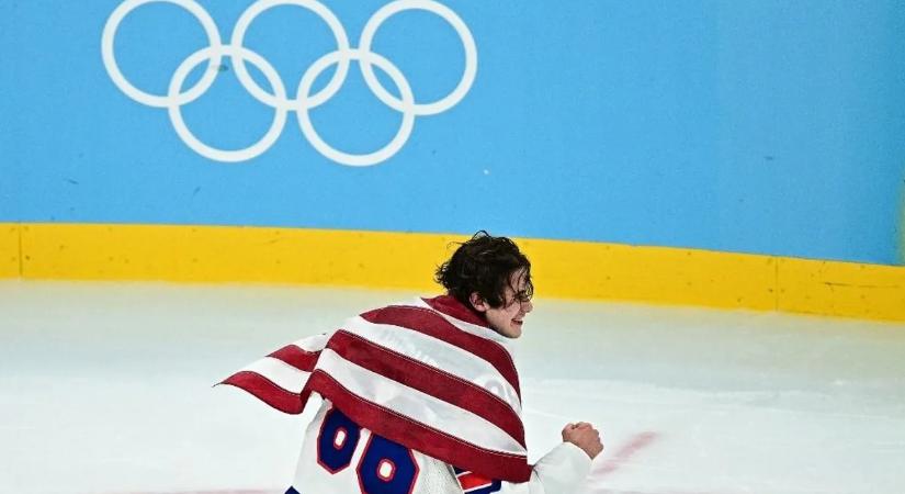 Egy foga bánta, de hőssé vált az amerikai hokis a téli olimpián