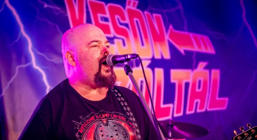 Hard-rock slágereket játszottak a Vasgyárban az anti-farsangon (fotók, videó)