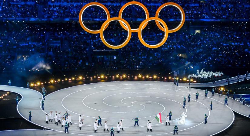 Botrány lett abból, hogy oroszok vinnék a magyar zászlót, cserélhet a MOB