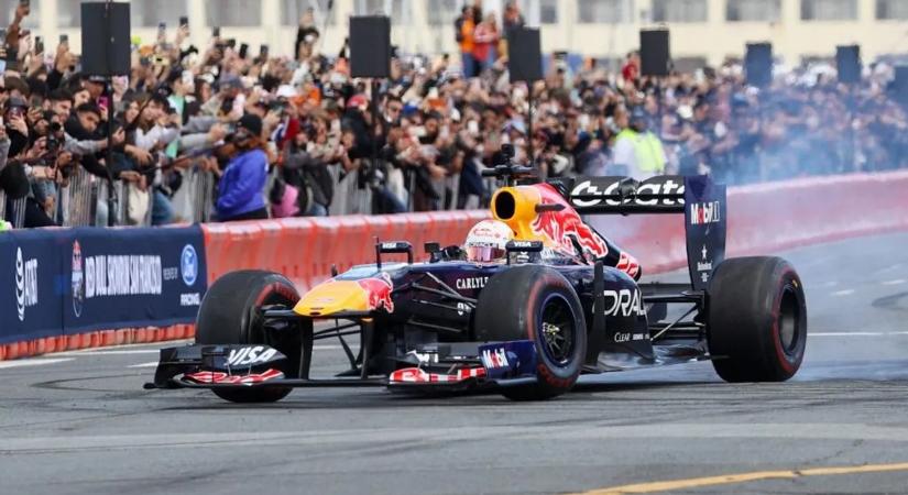 Pokolian kínos lett a kirúgott F1-es pilóta visszatérése, lángokban állt alatta a Red Bull