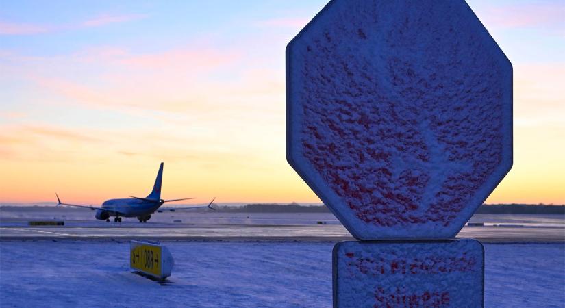 Mintegy 500 utas éjszakázott repülőgépeken a müncheni reptéren