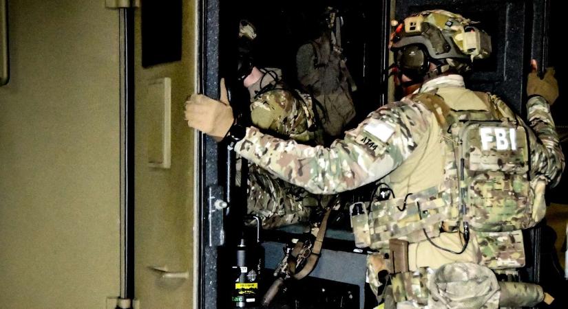 Lelőttek egy fegyveres behatolót Donald Trump floridai otthonának őrzött területén