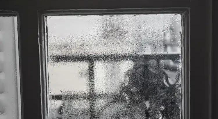 Barkácsmester tanácsa: egyszerű trükk, amellyel befektetés nélkül szigetelheti az ablakokat. Olyasmit használ, ami sok háztartásban megtalálható.