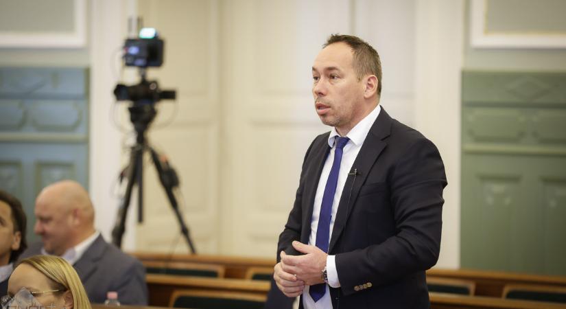 „Hidat kell képezni, nem tüntetést szervezni” – üzeni Hajtó Péter a polgármesternek