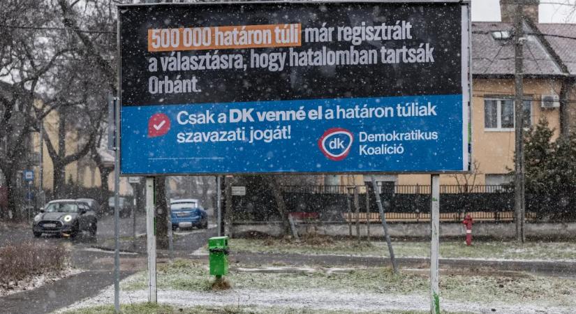 A DK szerint „brutális többség” venné el a határon túliak szavazati jogát, ebben nemzeti egység van