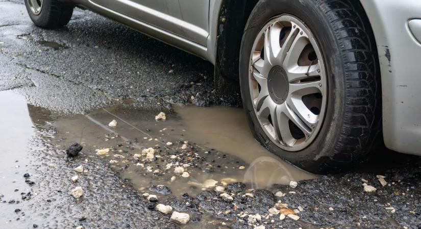 Ki a felelős a kátyúk okozta autós károkért? Mutatjuk, mit tegyél és hova fordulj