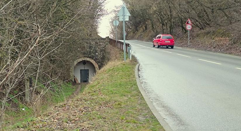 Rejtélyes alagút vezet a mélybe, ezrek köszönhették neki az életüket