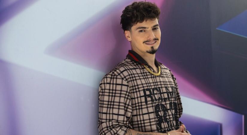 Ismerős szépséget fotóztak Marics Peti oldalán