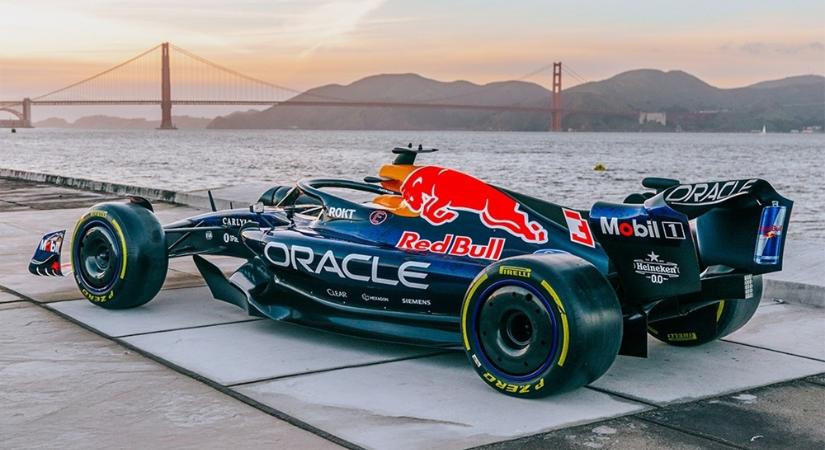 Tűz vetett véget az F1-pilóta száguldásának -videón az eset