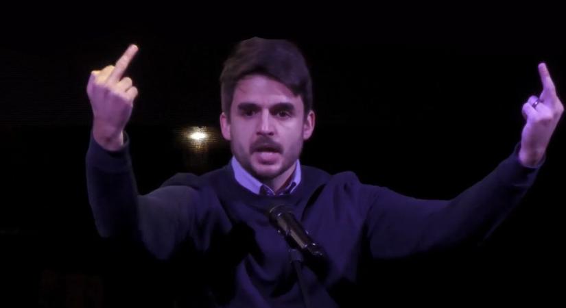 „Húzz a f*szba Viktor, húzz a f*szba Vlagyimir” – őrjöngve hergelt a Tiszát támogató momentumos az ukránpárti tüntetésen (VIDEÓ)