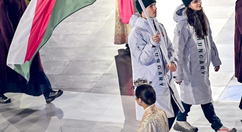 Mégsem a honosított műkorcsolyázók vitték a magyar zászlót az olimpiai záróünnepségen