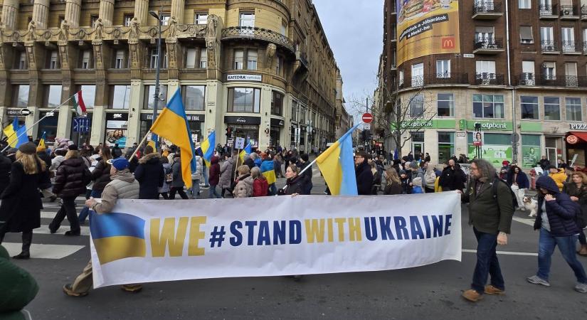 Az orosz követség elé vonult a Szolidaritási menet Ukrajnáért