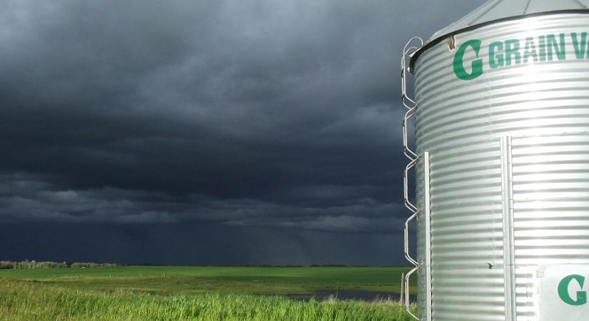 Ez ám a hatalmas időjárási fordulat: a hóvihar után, nyárias zivatarok érkeznek