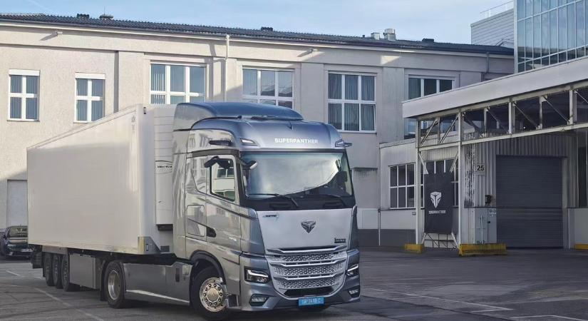 Kínai teherautó-gyártó jelent meg Európában