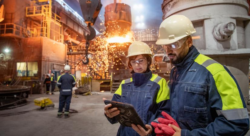 Növekvő energiaárak, bezárások, elhalasztott beruházások: a túlélésért küzd a fém- és acélipar