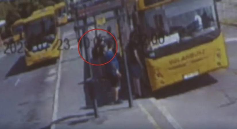 Megrázó videó: összeverték a buszsofőrt Miskolcon, azóta retteg a támadó családjától