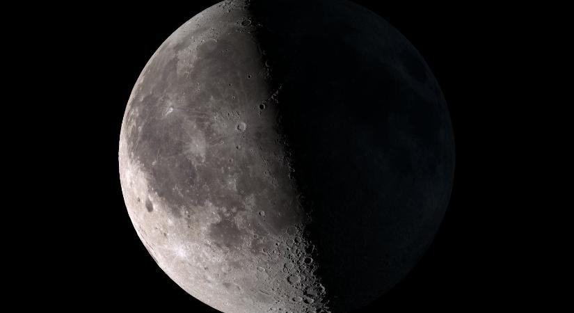 Lassan összemegy a Hold