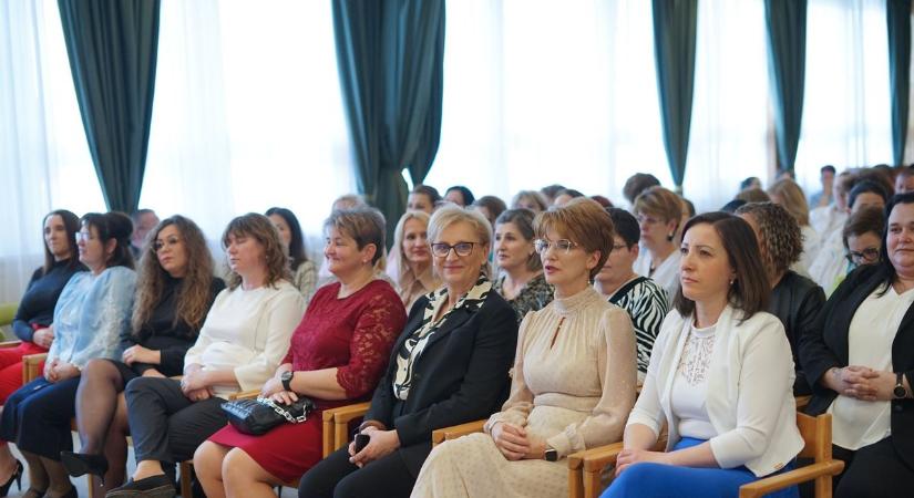 Ápolók munkáját ismerték el a kisvárdai kórházban