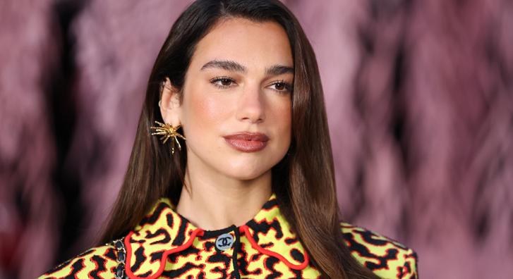 Dua Lipa és vőlegénye beleolvadt a párizsi forgatagba, turistának álcázva romantikáztak