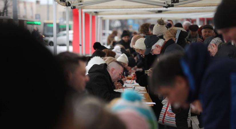 A Fidesz és a TISZA is összegyűjtötte az ajánlásokat
