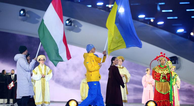 Érthetetlen helycsere, mégsem a hazaárulással vádolt két olimpikon vitte a magyar zászlót a záróünnepségen