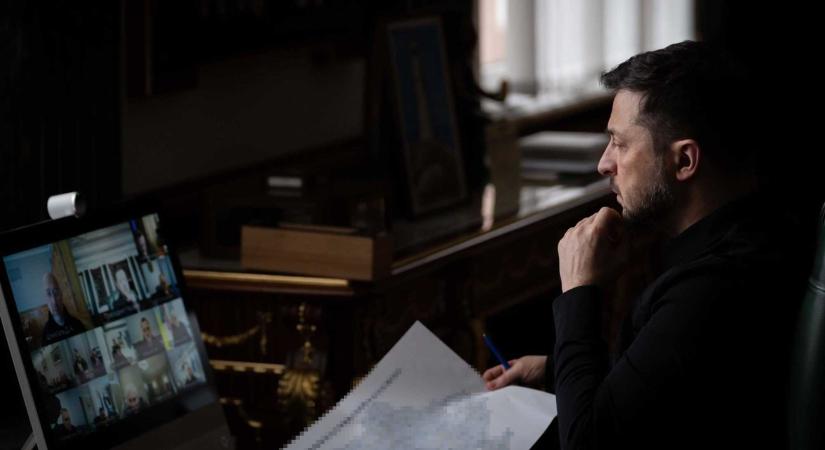 Szlovákia hétfőn leállíttatja az Ukrajnába irányuló áramkivitelt