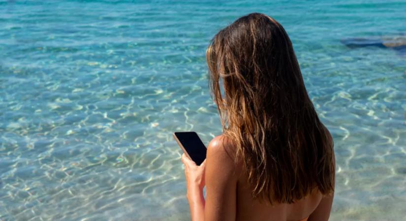 TikTok-videókat nézett a lány a nyaraláson: amikor a család hazaért, jött a sokk