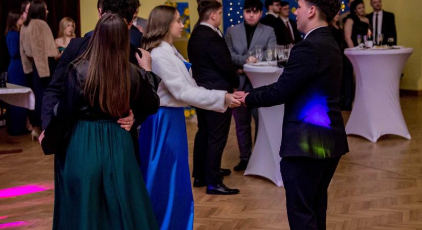 Szilágyság: átadták az Ágoston-díjakat, megmutatkozott az ifjúság ereje az idei Vigadó bálon