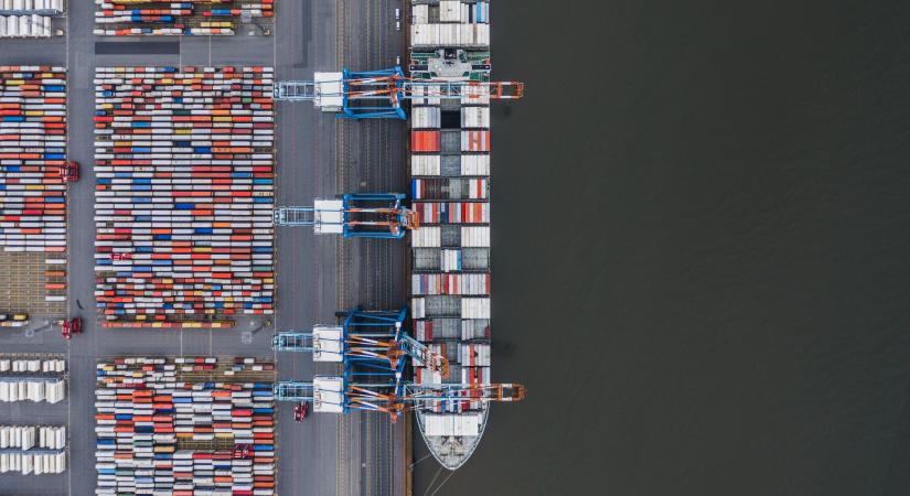 Csak holnaptól állítja le a vámbeszedést az Egyesült Államok