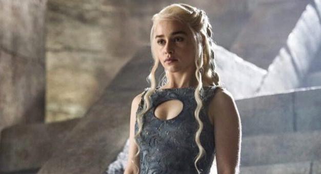 Emilia Clarke őszintén vallott: így bántak a női színészekkel a Trónok harca forgatásán!
