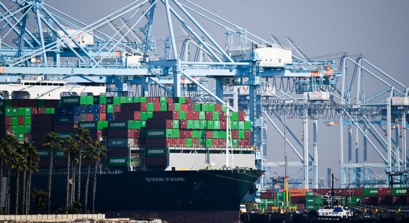 Hétfőn még beszedi az USA a jogtalannak ítélt Trump-vámokat