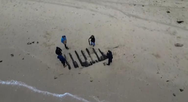 Egy 17. századi hajóroncs darabjait találhatták meg régészek Angliában