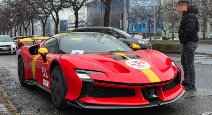 500 milliós Ferrarit vásároltak a budapesti szalonban