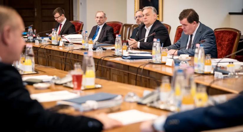 Félezernél több döntés rejtett el a kormány határozatokban 2025-ben