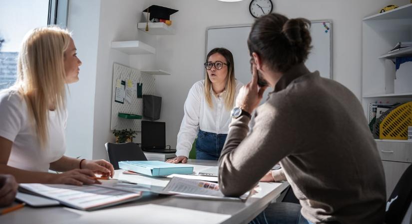 Inkább fizetnék, csak ne kelljen ott lennem: teljesen feleslegesnek érzem az SZMK gyűléseket