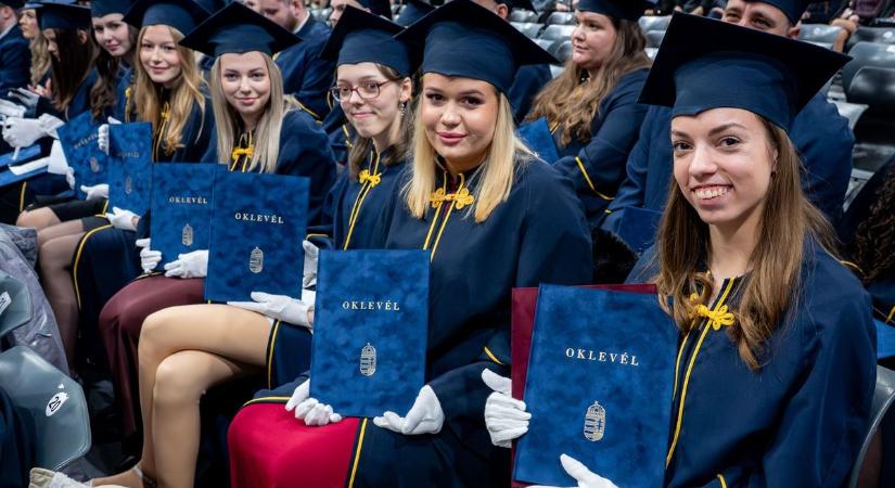 Diplomaosztó a Széchenyi-egyetem gazdaságtudományi karán - Képgaléria