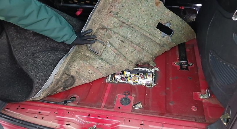 Bukta a cigit és a sufnituningolt járgányt is: lekapcsolták a csempészt Hajdú-Biharban